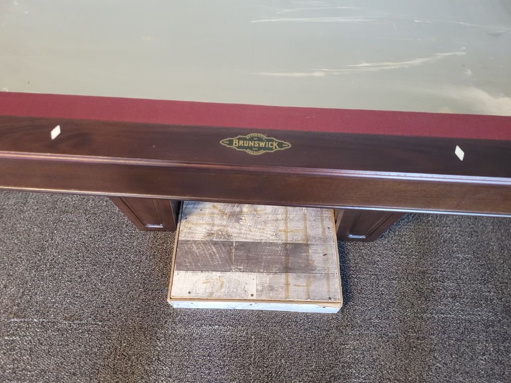 Leg and cabinet detail on the Brunswick 4x8 pool table
